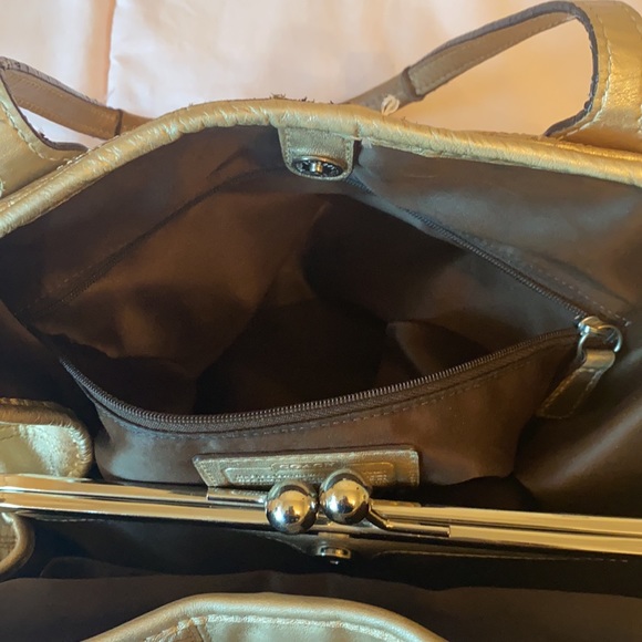Coach Gold Metallic Leather signature handbag - Picture 7 of 10